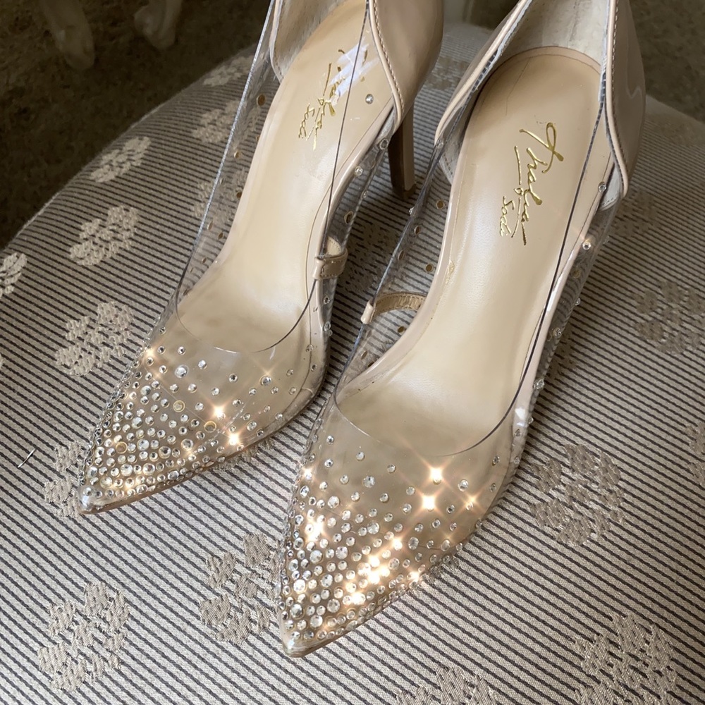 pretty rhinestone gorgeous Grazella pumps.
